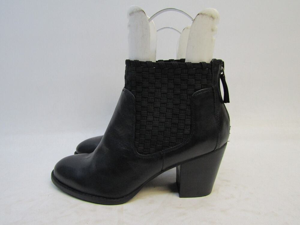 Jessica Simpson Womens Size 8 M Black Leather Zip Ankle Fashion Boots Bootie
